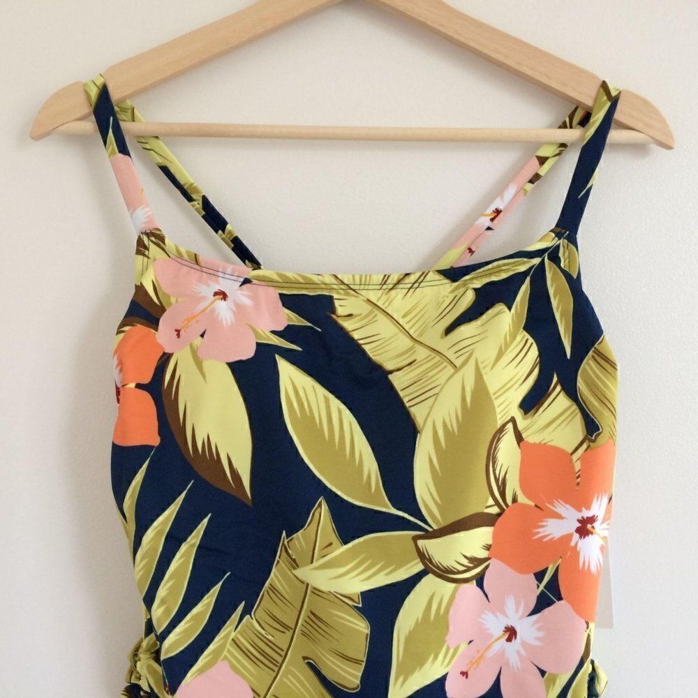Beach Betty Miracle Brands Swimsuit Blue Floral 3X - Picture 2 of 9